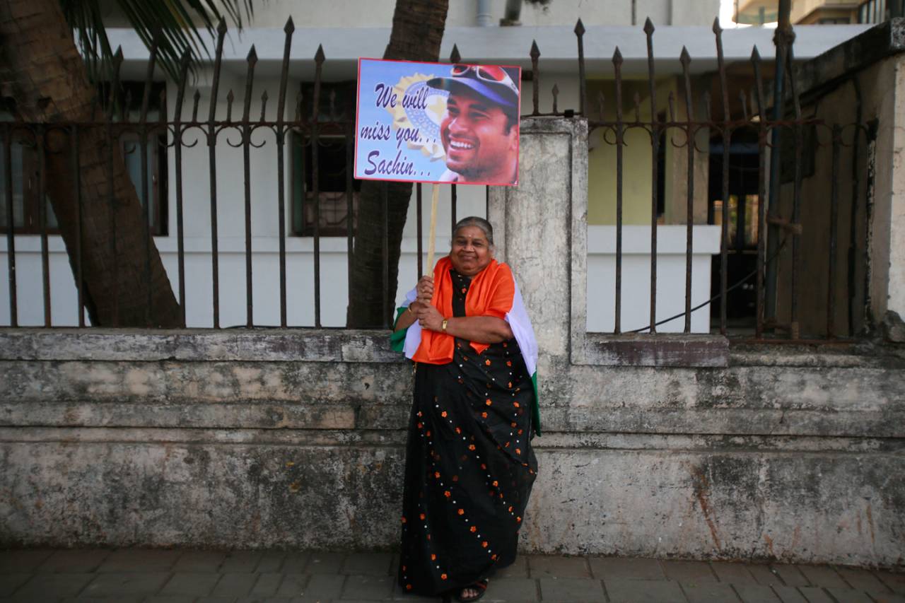 A lady holds a placard for Sachin Tendulkar, India v West Indies, 2nd Test, Mumbai, 1st day, November 14, 2013