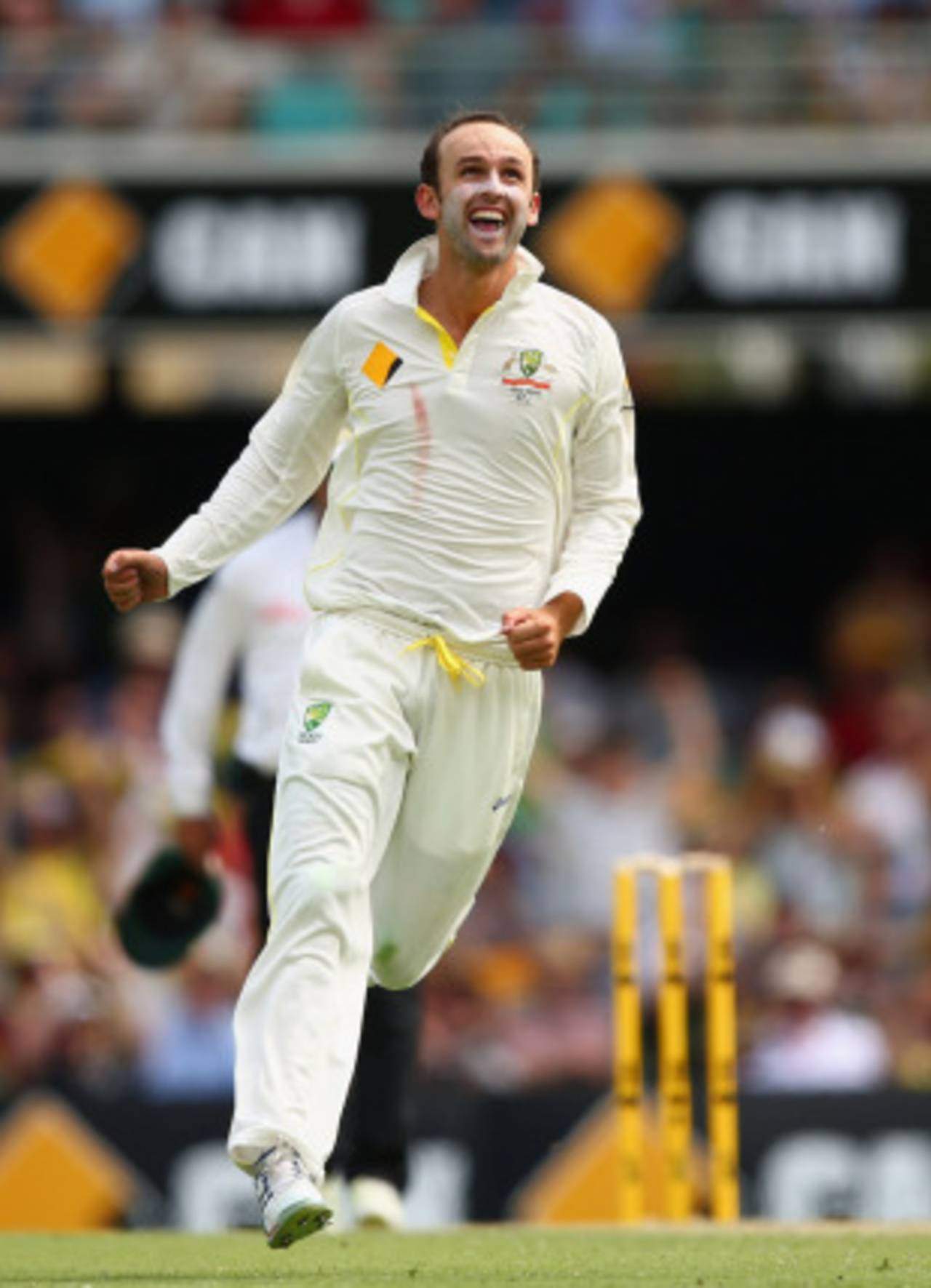 Nathan Lyon took two wickets in two balls, Australia v England, 1st Test, Brisbane, 2nd day, November 22, 2013