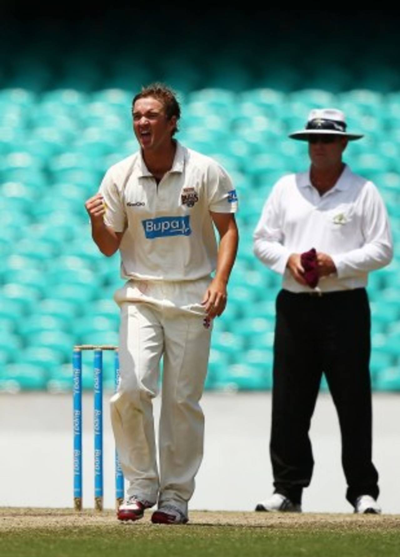 Nathan Hauritz celebrates a wicket, New South Wales v Queensland, Sheffield Shield, Sydney, 4th day, November 25, 2013