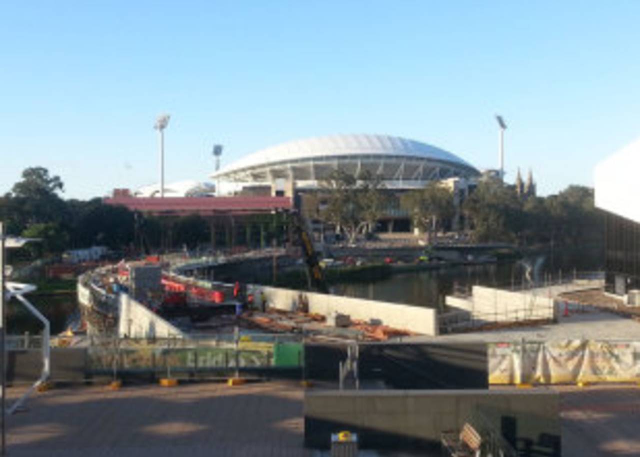 Work continues on the pedestrian bridge over the River Torrens, Adelaide Oval, November 2, 2013