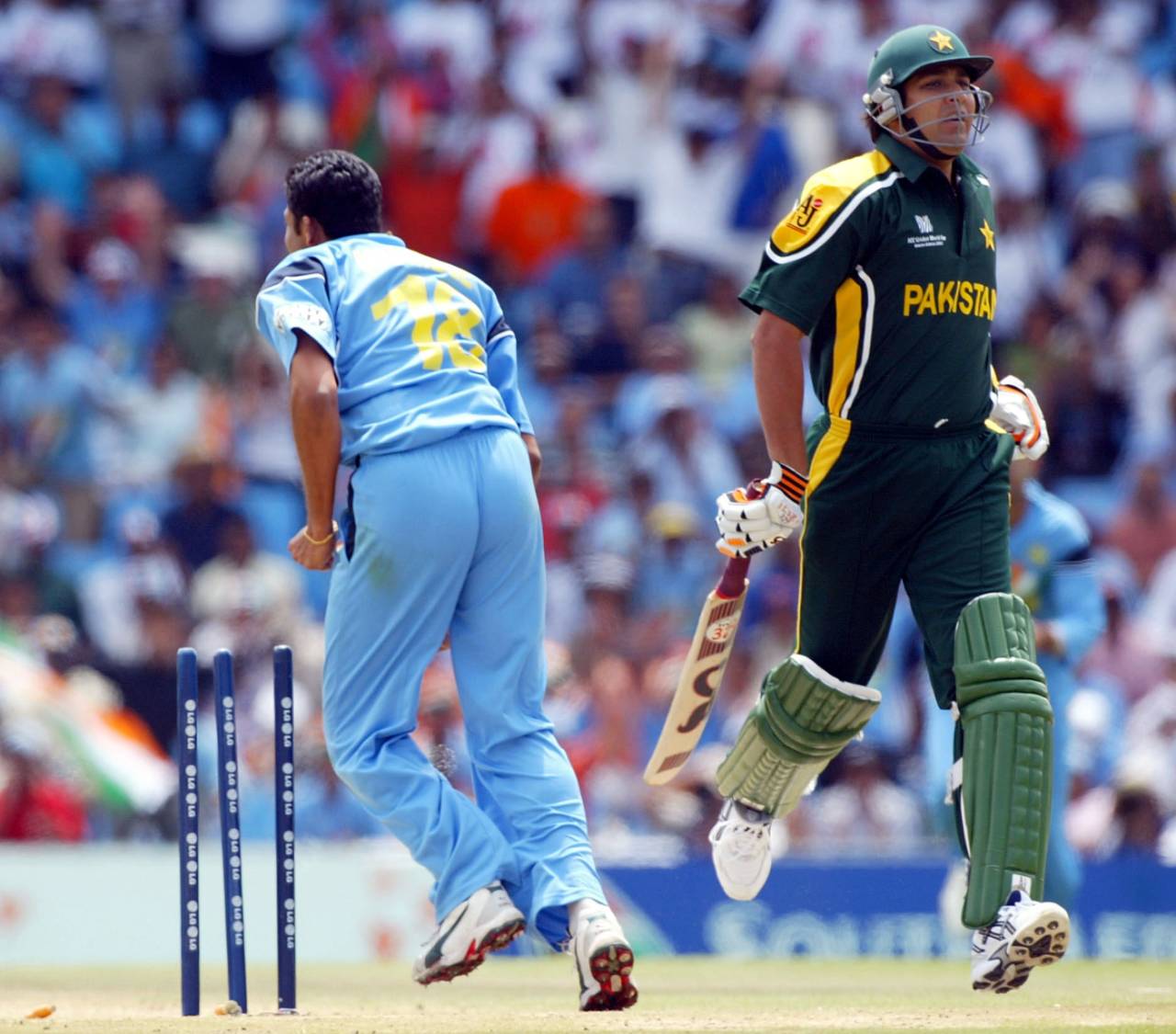 Anil Kumble runs out Inzamam-ul-Haq for 6, World Cup, India v Pakistan, Pool A, Centurion, March 1, 2003