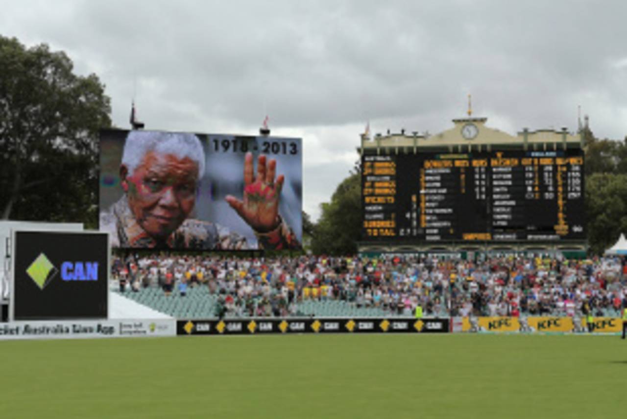 Adelaide offered a minute's silence for Nelson Mandela, Australia v England, 2nd Test, Adelaide, 2nd day, December 6, 2013
