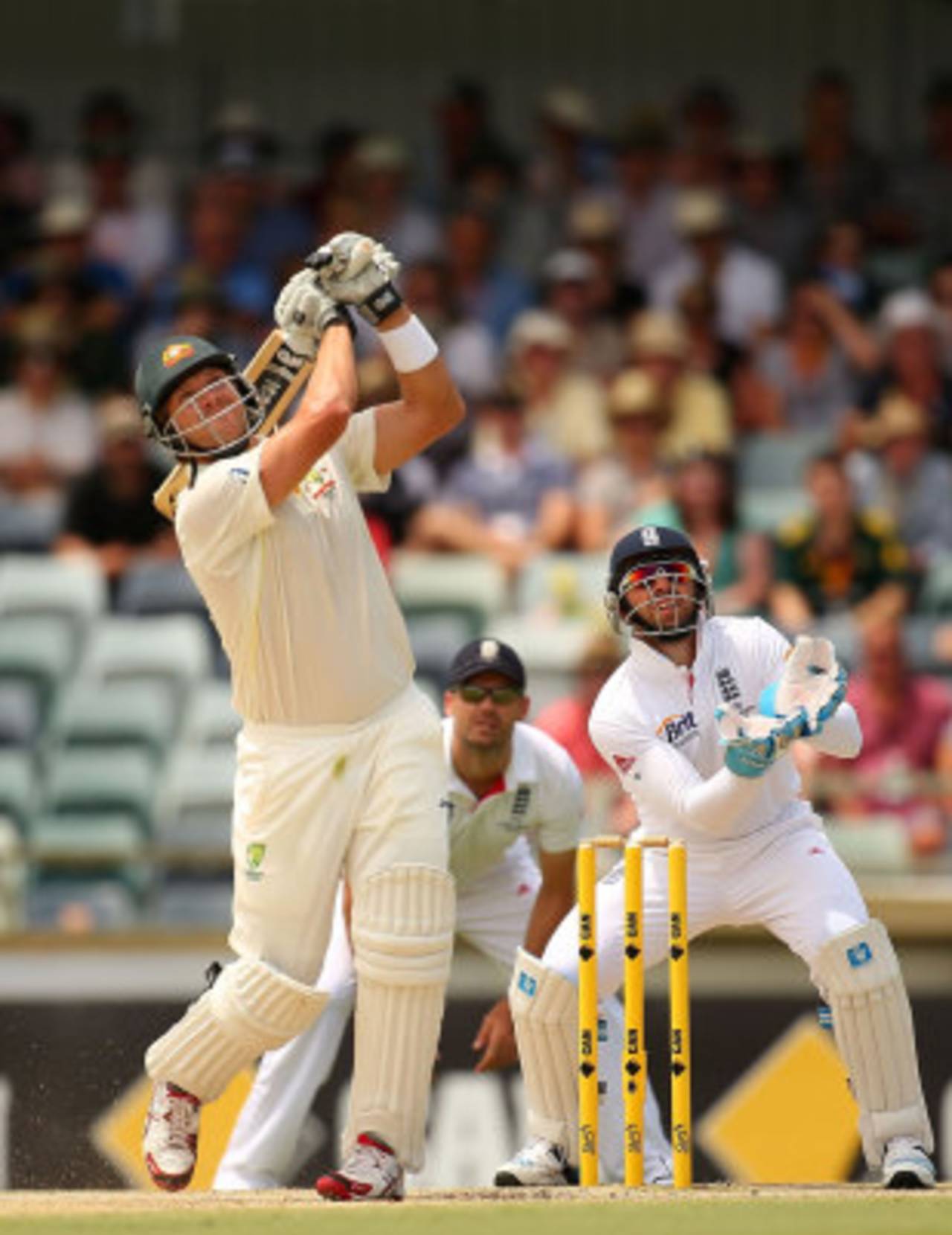 Shane Watson took on Graeme Swann during the first hour, Australia v England, Test, Perth, 4th day, December 16, 2013