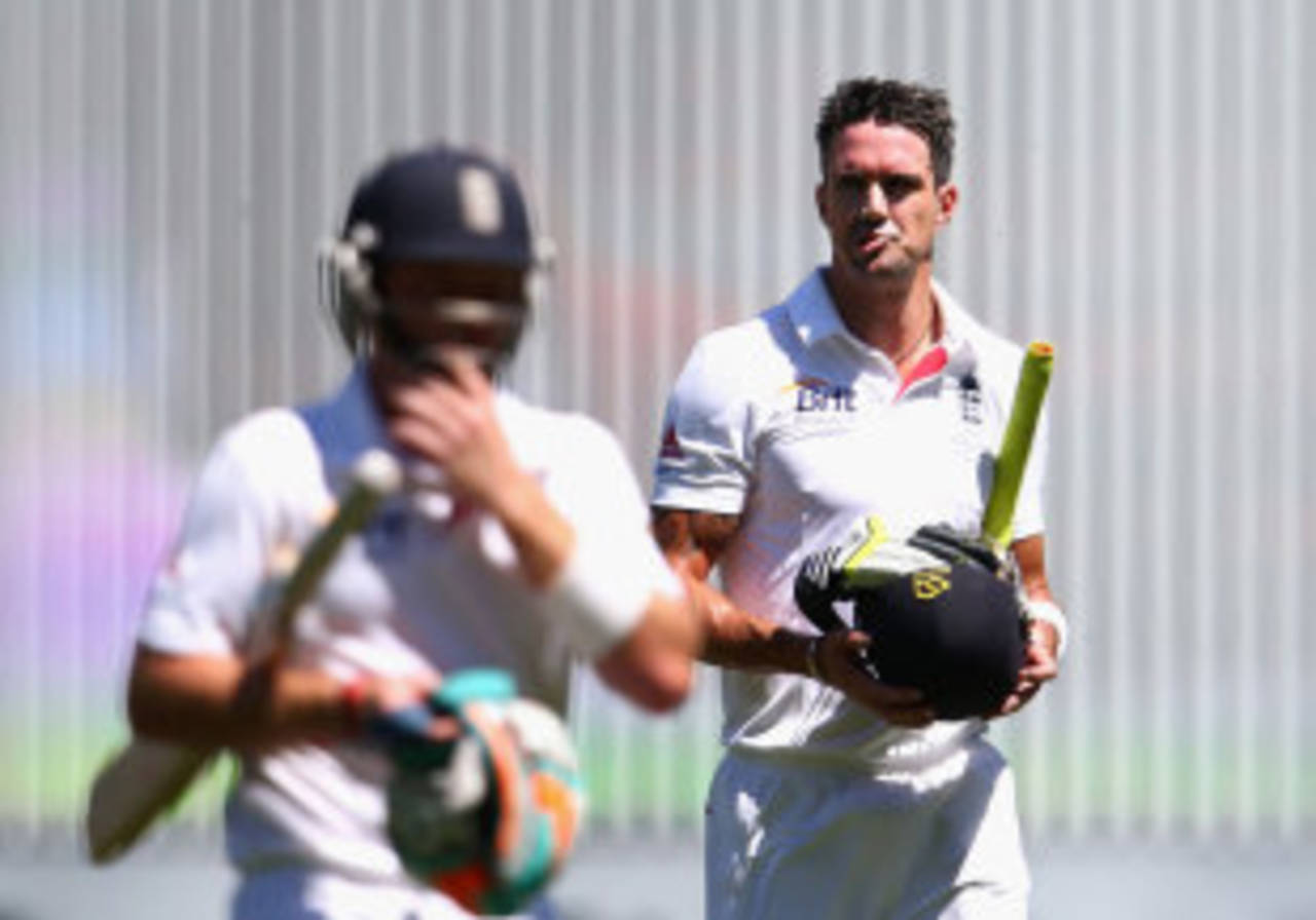 It was tough going for Ian Bell and Kevin Pietersen, Australia v England, 4th Test, Melbourne, 1st day, December 26, 2013