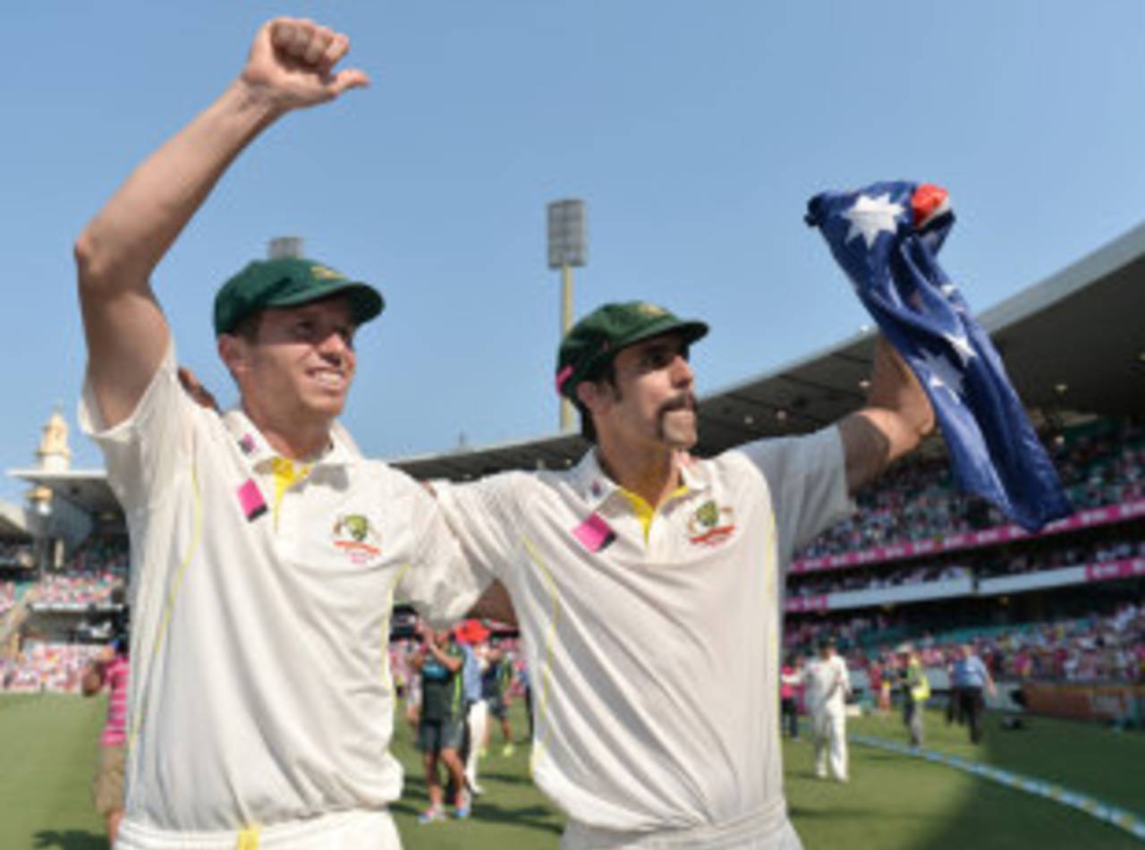 Peter Siddle and Mitchell Johnson salute the crowd, Australia v England, 5th Test, Sydney, 3rd day, January 5, 2014