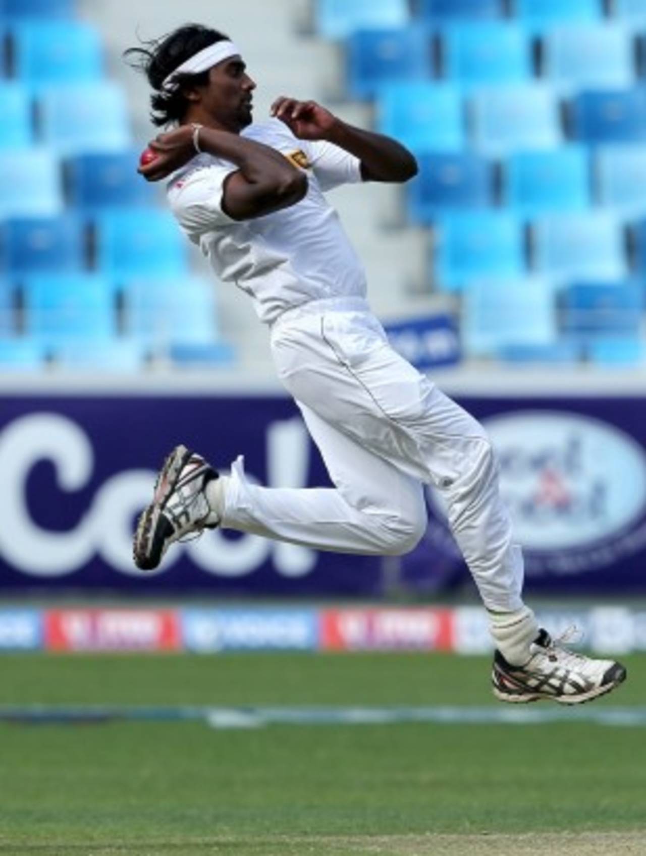 Nuwan Pradeep in his first Test for 12 months, Pakistan v Sri Lanka, 2nd Test, Dubai, 1st day, January 8, 2014