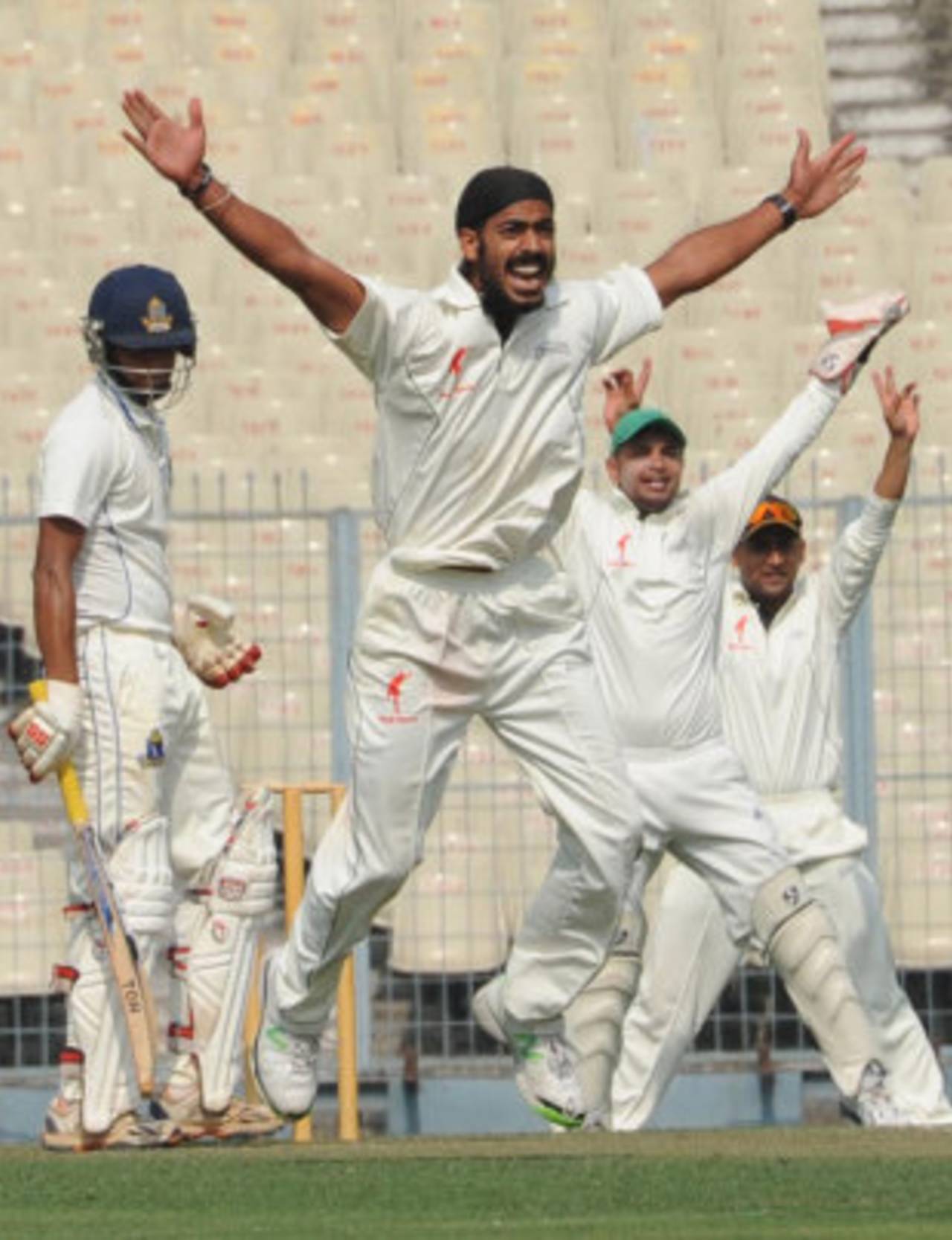 Anureet Singh appeals for a wicket, Bengal v Railways, Ranji Trophy quarter-finals, Kolkata, 5th day, January 12, 2014