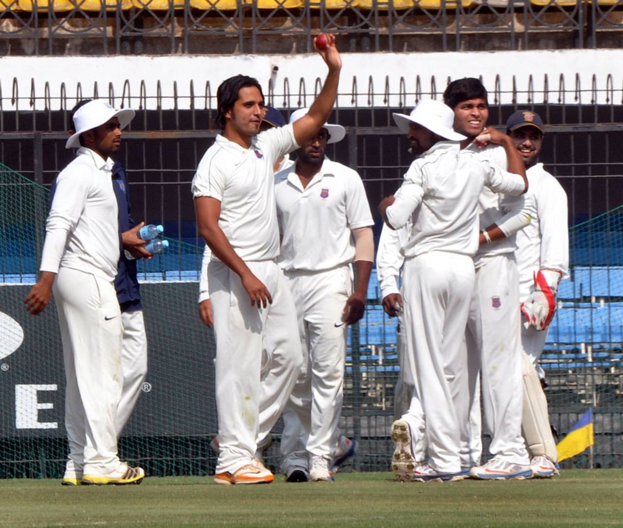 Maharashtra seamers bowled out Bengal for 114 on the first day&nbsp;&nbsp;&bull;&nbsp;&nbsp;Dainik Dabang Dunia