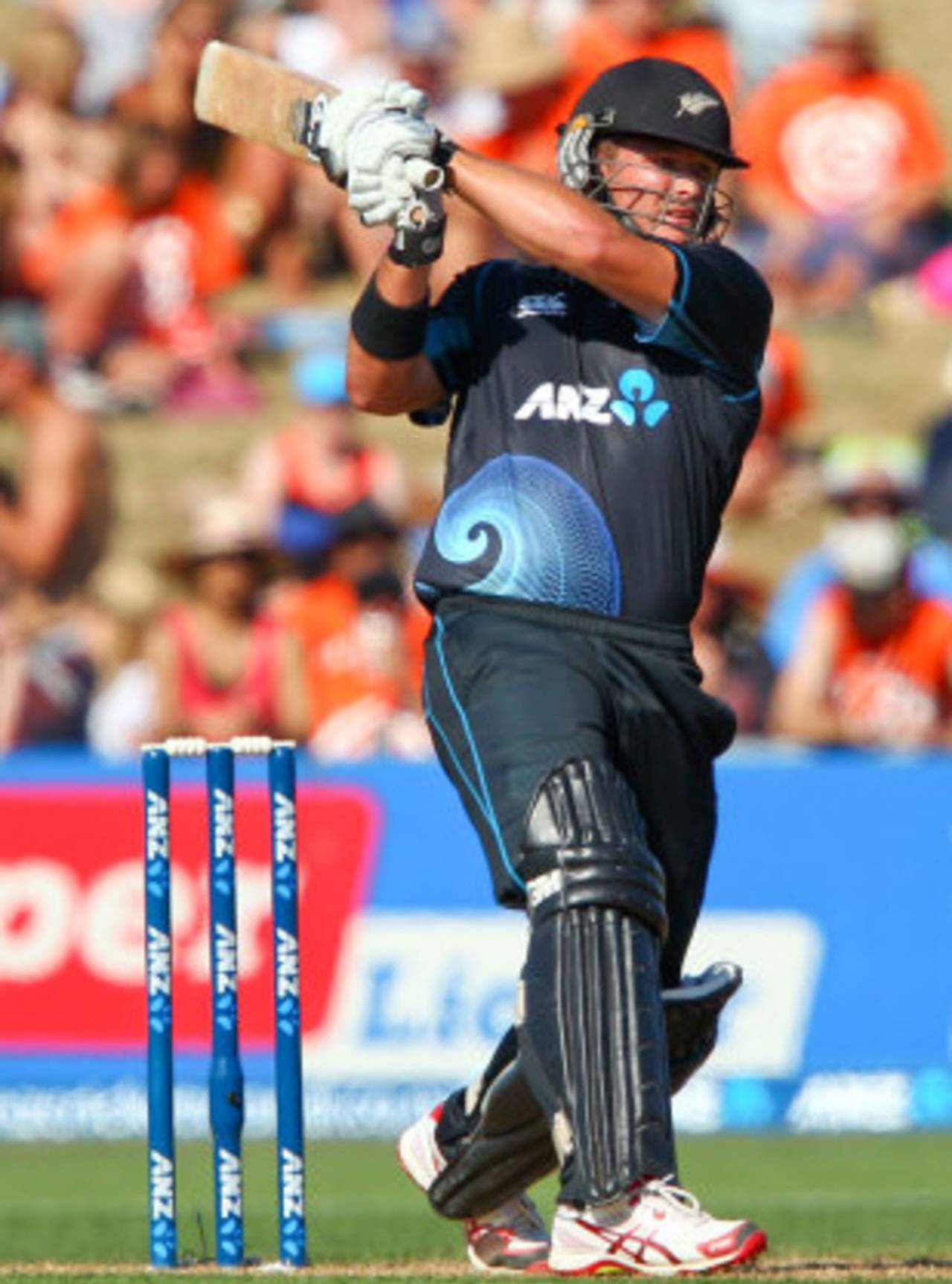 Corey Anderson goes on the attack, New Zealand v India, 1st ODI, Napier, January 19, 2014