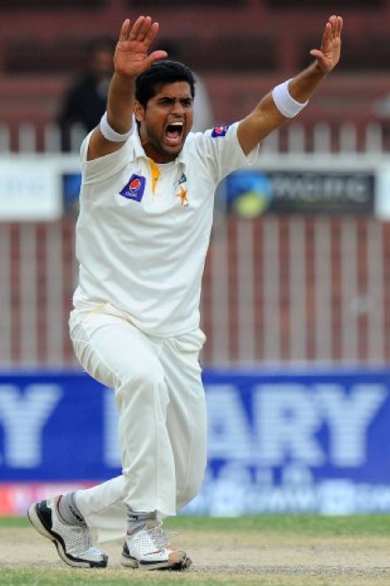 Mohammad Talha took two wickets as Pakistan kept a lid on Sri Lanka's scoring&nbsp;&nbsp;&bull;&nbsp;&nbsp;AFP