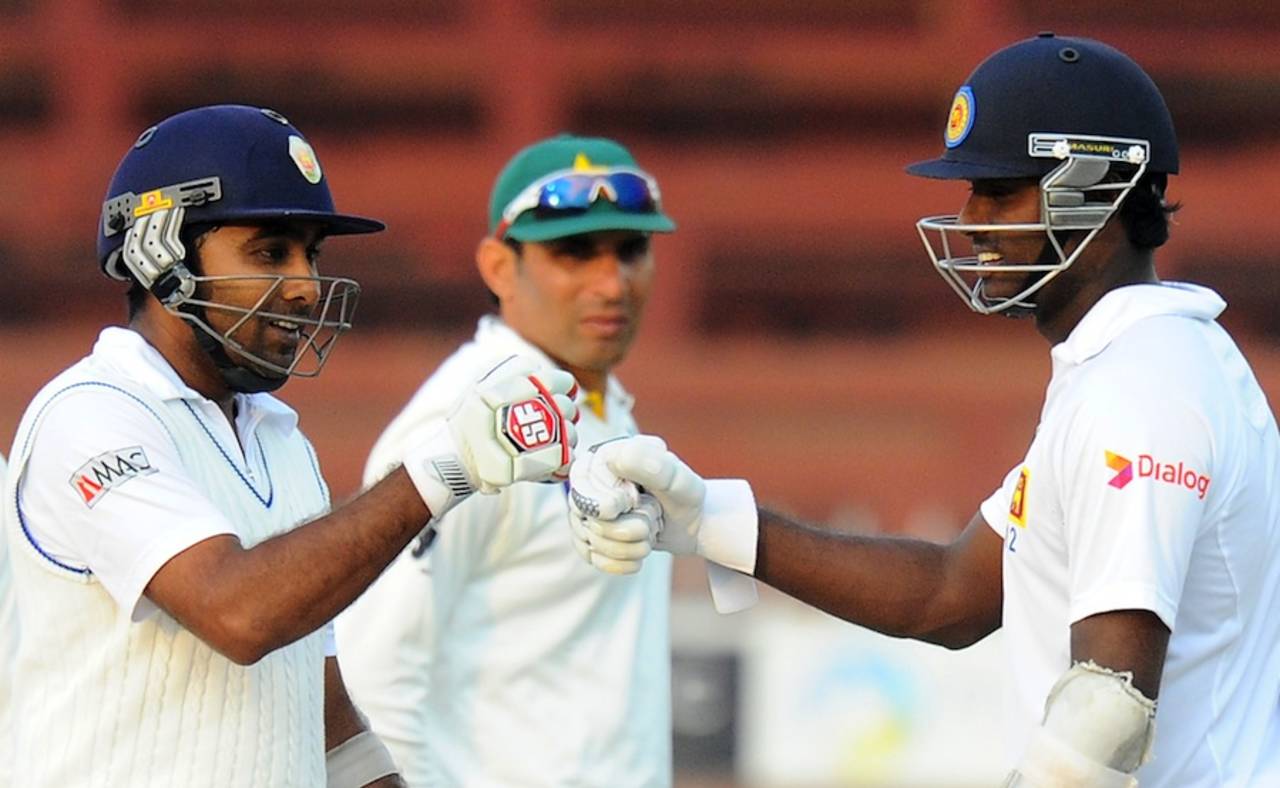 Angelo Mathews and Mahela Jayawardene punch gloves, Pakistan v Sri Lanka, 3rd Test, Sharjah, 4th day, January 19, 2014