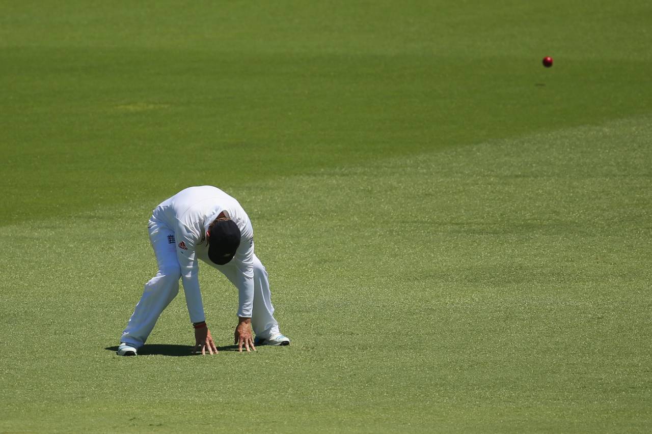 Ian Bell is dejected as a ball races past him on the field, Australia v England, 3rd Test, Perth, 2nd day, December 14, 2013