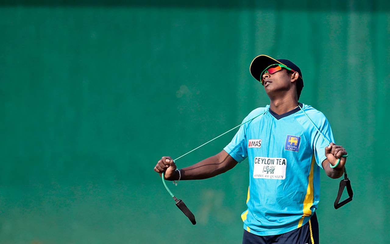 Ajantha Mendis stretches during Sri Lanka's training session, Dhaka, January 25, 2014