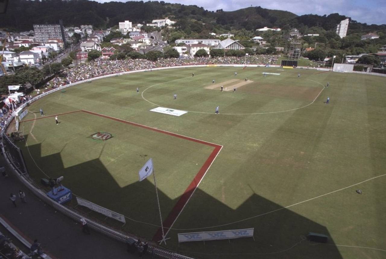 A view of the Hamilton Oval during the Cricket Max game between New Zealand and England, November 2, 1997