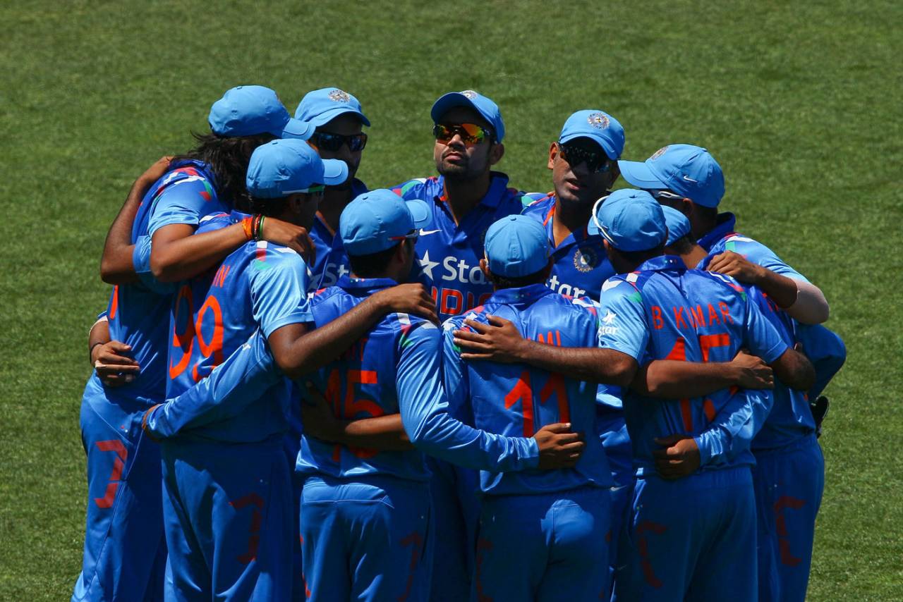 The Indian team huddles, New Zealand v India, 1st ODI, Napier, January 19, 2014