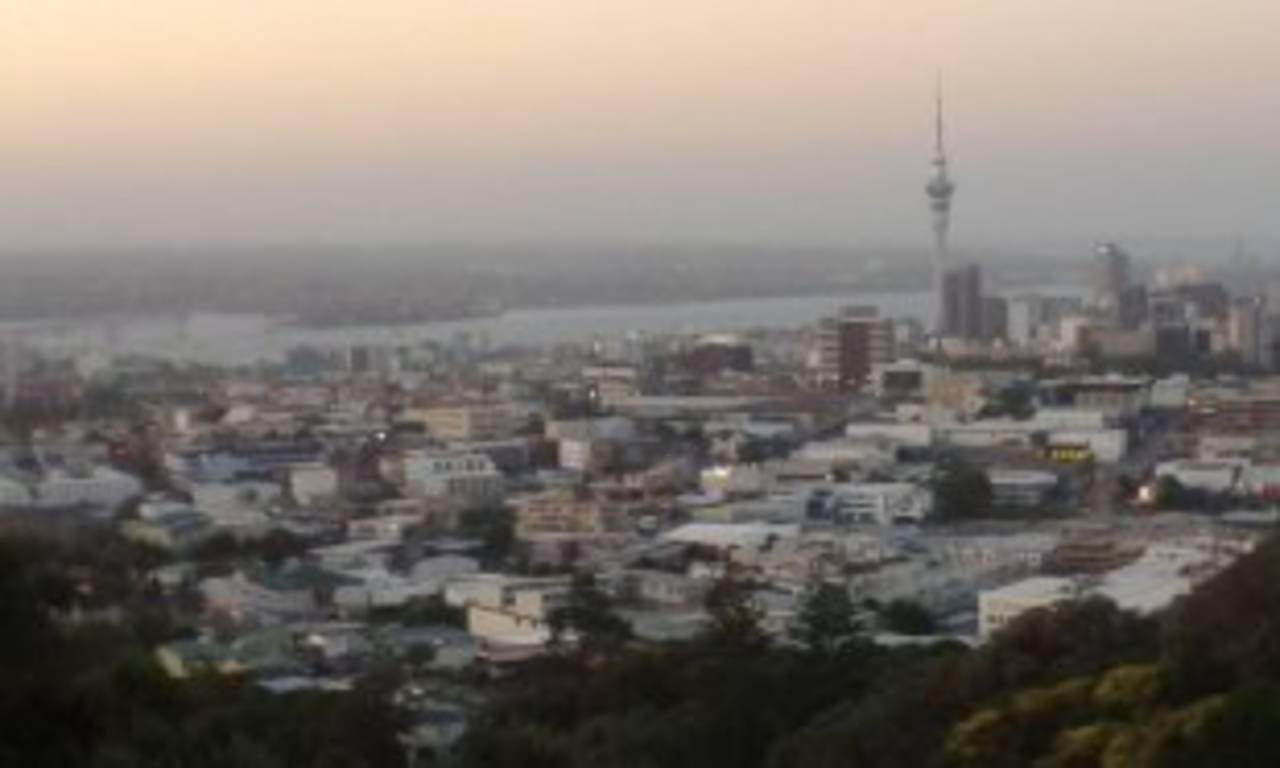 Gorgeous urban sprawl: a view of Auckland from Mt Eden&nbsp;&nbsp;&bull;&nbsp;&nbsp;Abhishek Purohit/ESPNcricinfo Ltd