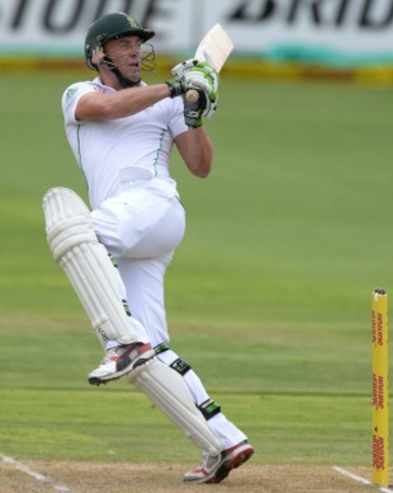 AB de Villiers plays the hook, South Africa v Australia, 2nd Test, Port Elizabeth, 2nd day, February 21, 2014