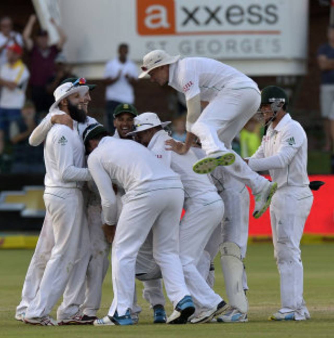 The South Africa players celebrate their victory, South Africa v Australia, 2nd Test, Port Elizabeth, 4th day, February 23, 2014