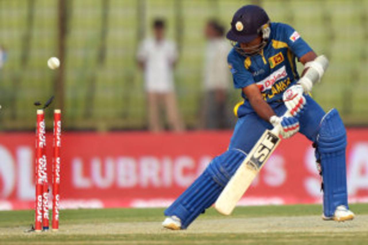 Mahela Jayawardene is bowled, Pakistan v Sri Lanka, Asia Cup, Fatullah, February 25, 2014