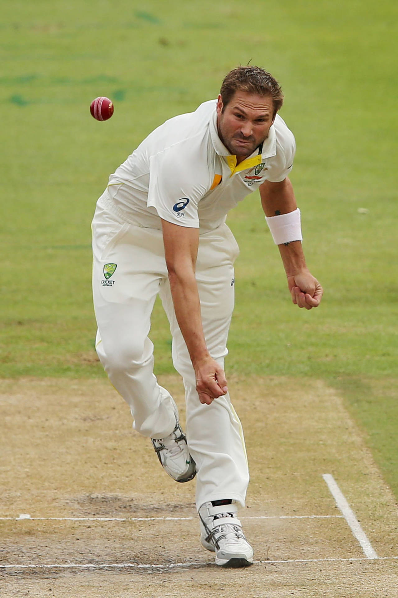 Ryan Harris fires down a delivery, South Africa v Australia, 3rd Test, Cape Town, 3rd day, March 3, 2014
