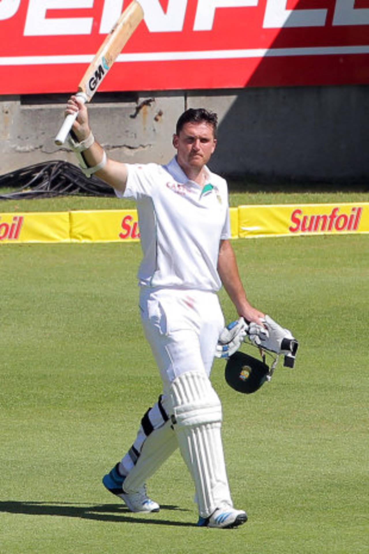 Graeme Smith walks back after falling for 3 in his final innings&nbsp;&nbsp;&bull;&nbsp;&nbsp;Getty Images