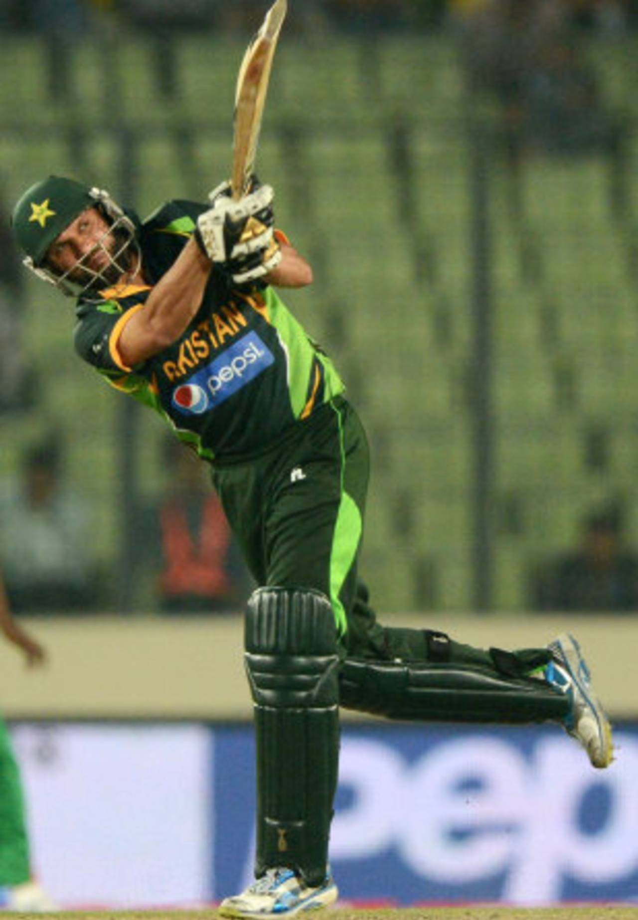 Shahid Afridi goes over the top, Bangladesh v Pakistan, Asia Cup, Mirpur, March 4, 2014