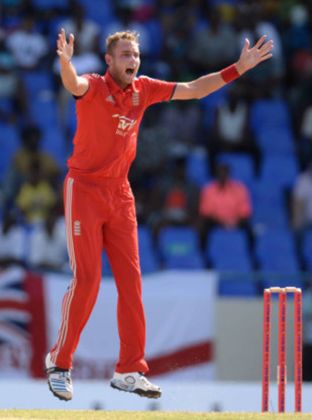 Stuart Broad was frustrated with a couple of appeals, West Indies v England, 3rd ODI, Antigua, March 5, 2014