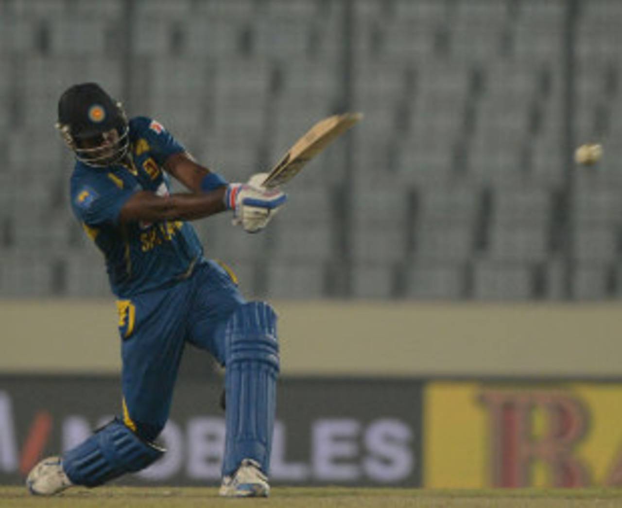 Angelo Mathews swings one away, Bangladesh v Sri Lanka, Asia Cup, Mirpur, March 6, 2014