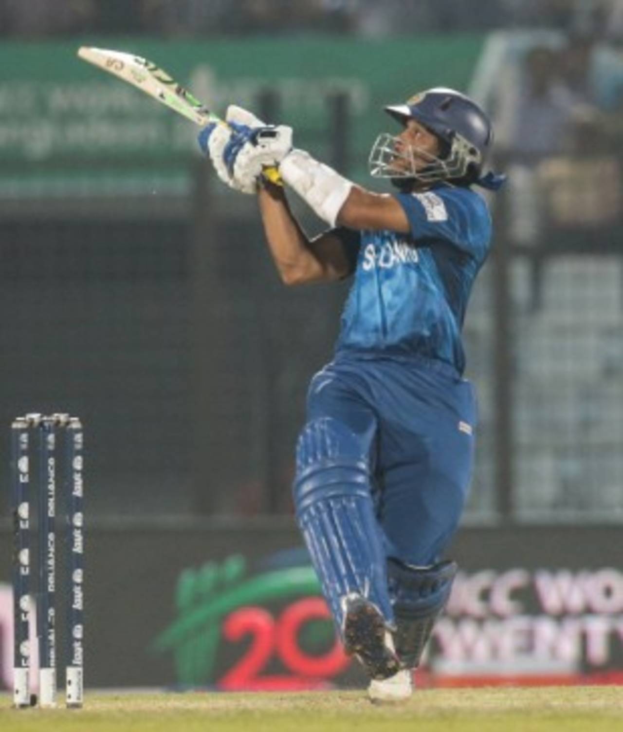 Tillakaratne Dilshan attempts a reverse scoop, New Zealand v Sri Lanka, World T20, Group 1, Chittagong, March 31, 2014