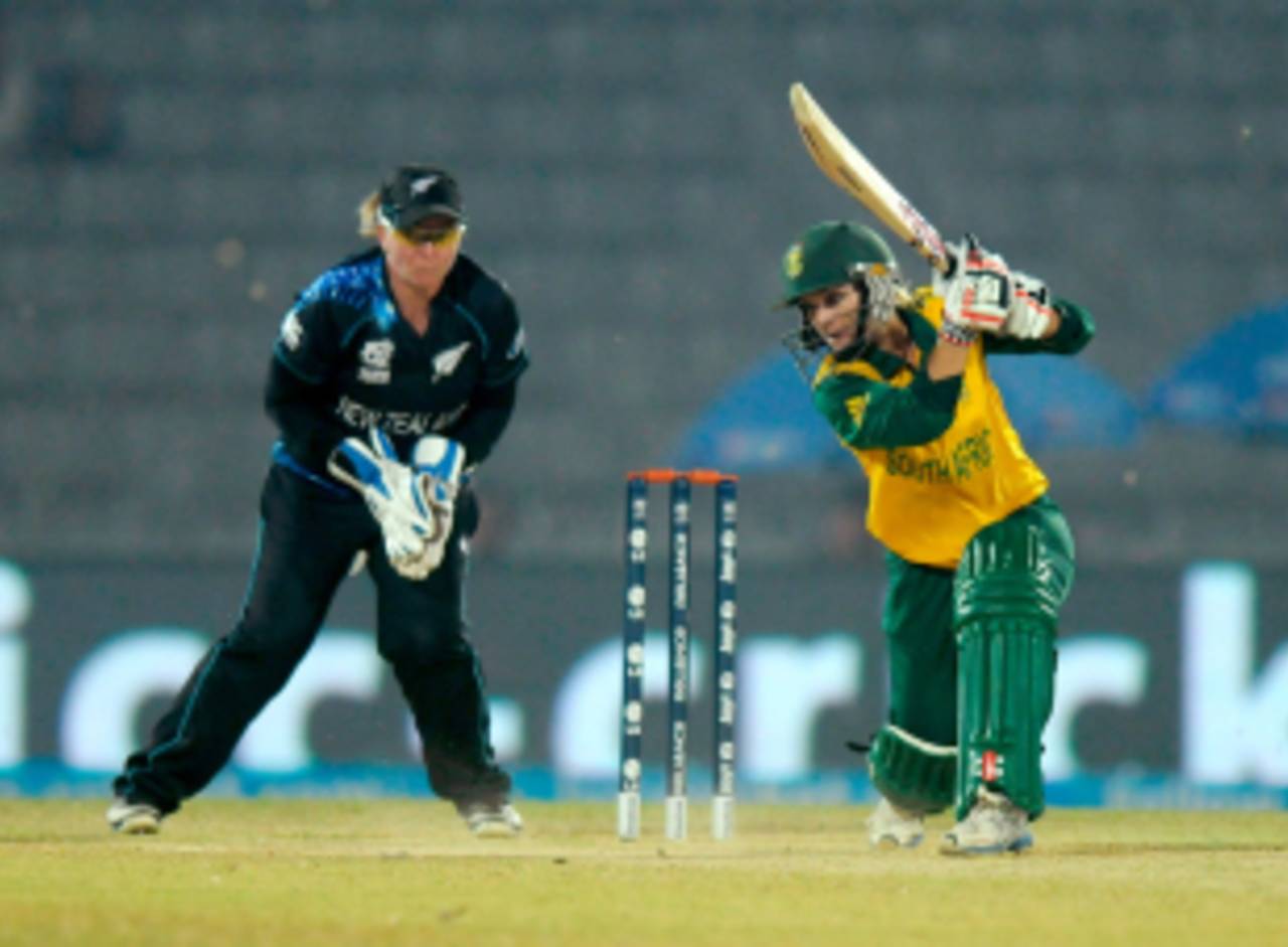 Mignon du Preez drives on her way to a half-century, New Zealand v South Africa, Women's World T20, Group A, Sylhet, March 31, 2014