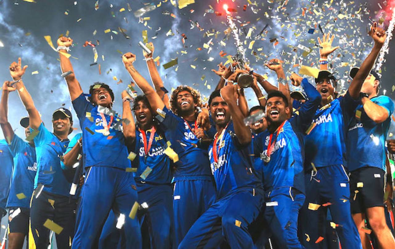 The Sri Lankan team lifts the World T20 trophy, India v Sri Lanka, final, World T20, Mirpur, April 6, 2014