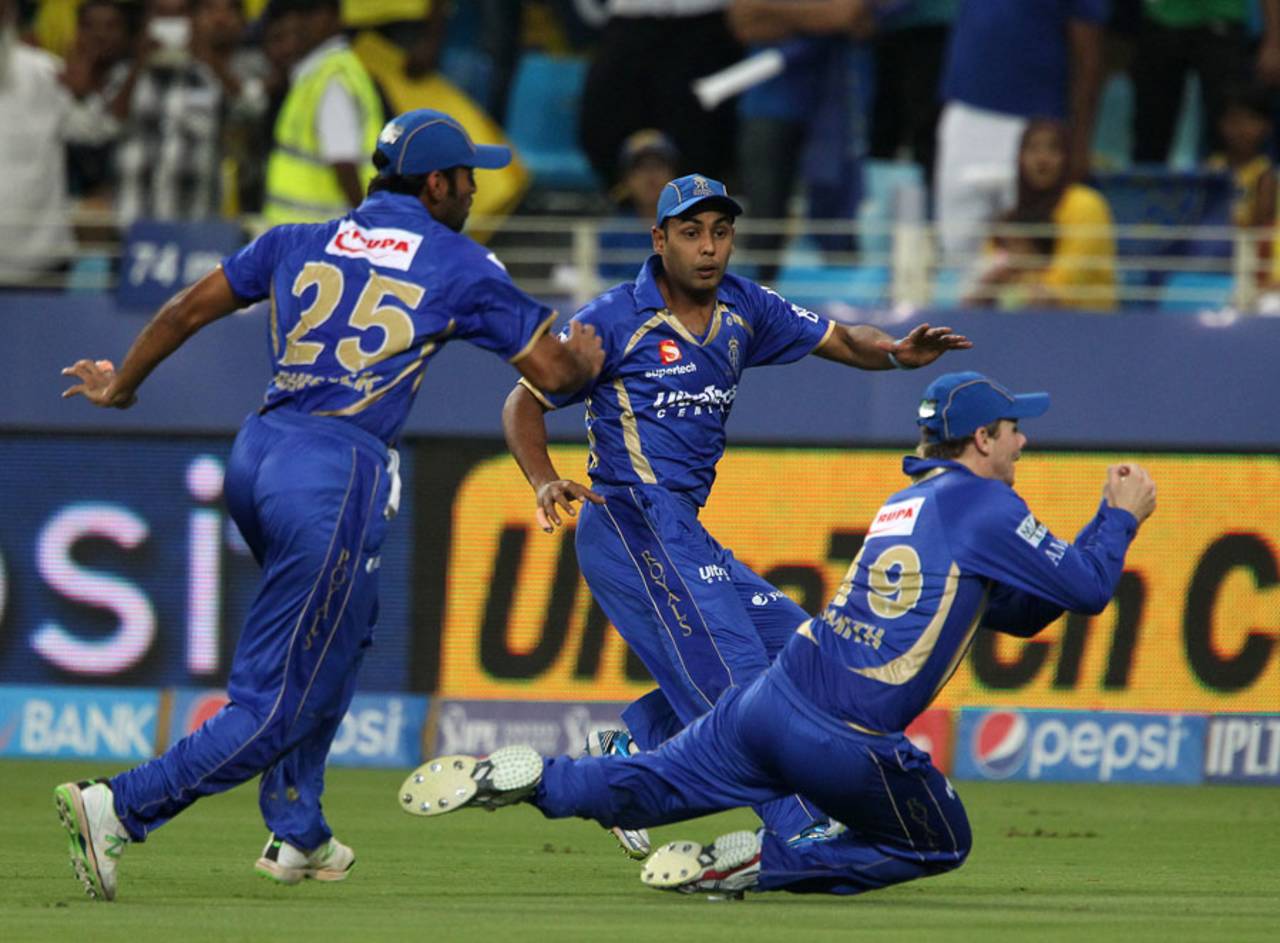 Steven Smith pulled off one of the catches of the season, Chennai Super Kings v Rajasthan Royals, IPL 2014, Dubai, April 23, 2014