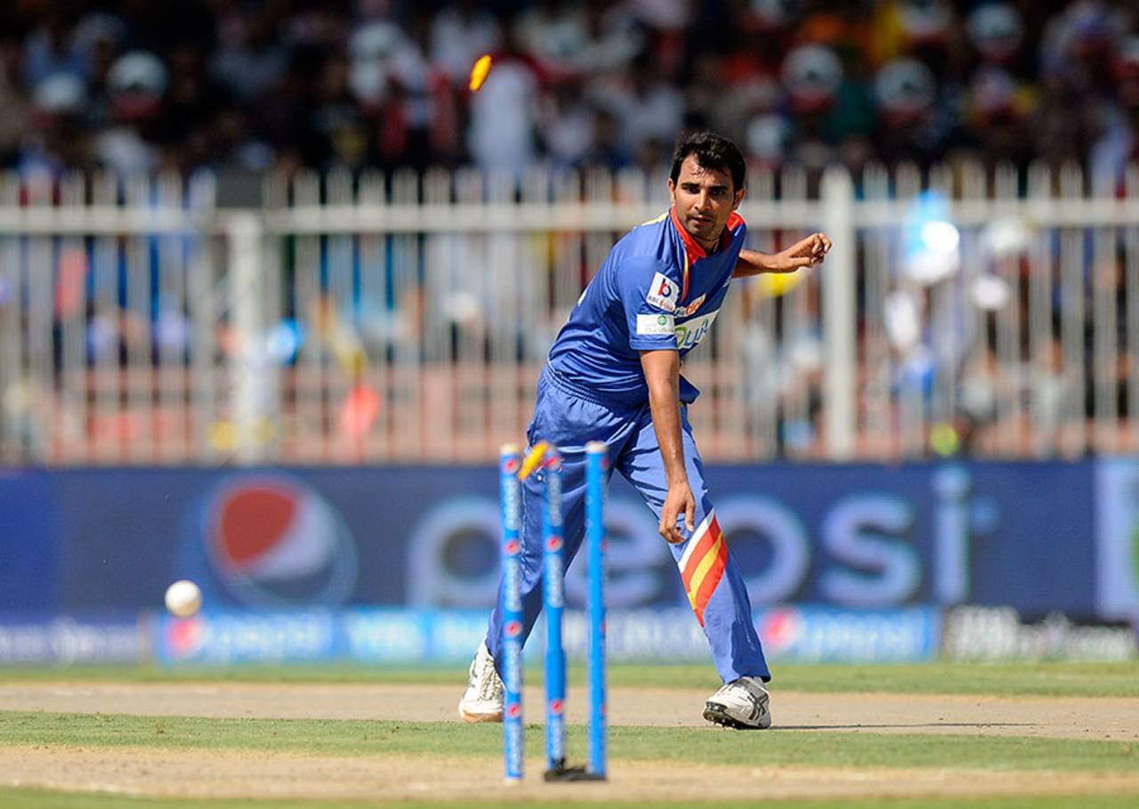 Mohammed Shami hits the stumps direct to send back Rohit Sharma, Daredevils v Mumbai Indians, IPL 2014, Sharjah, April 27, 2014