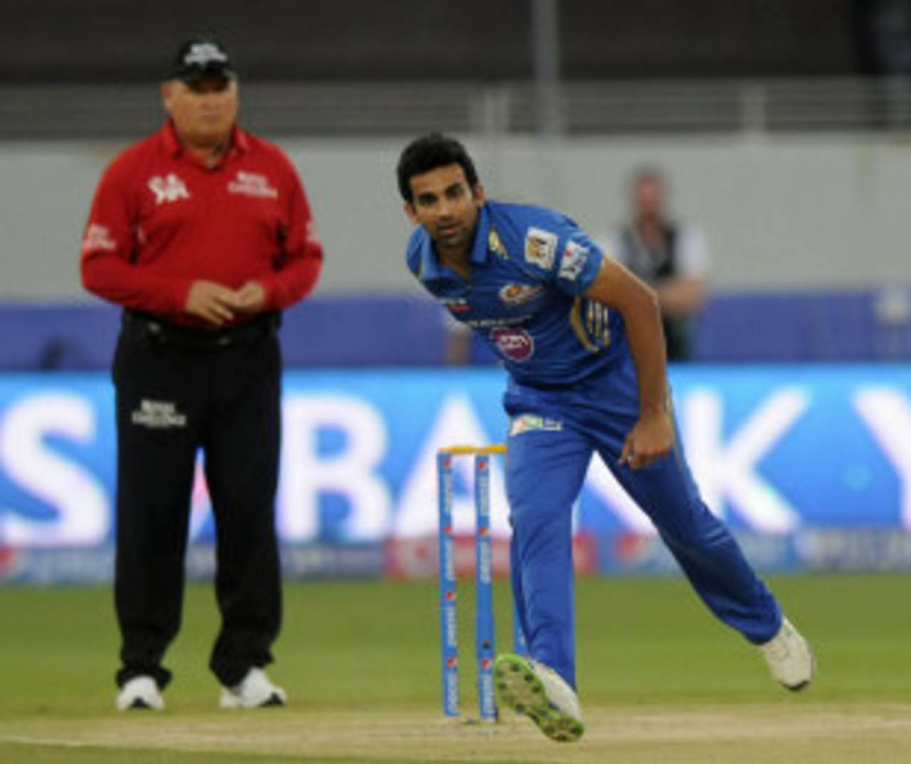 Zaheer Khan in his follow-through, Mumbai Indians v Sunrisers Hyderabad, IPL 2014, Dubai, April 30, 2014