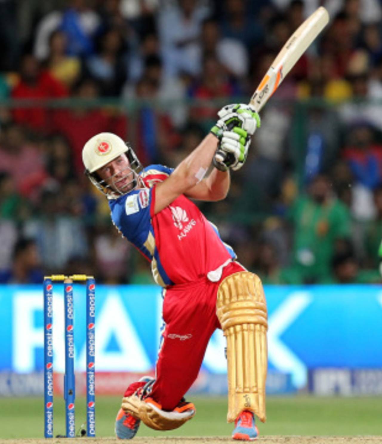 AB de Villiers peppered the straight boundary a few times, Royal Challengers Bangalore v Sunrisers Hyderabad, IPL, Bangalore, May 4, 2014