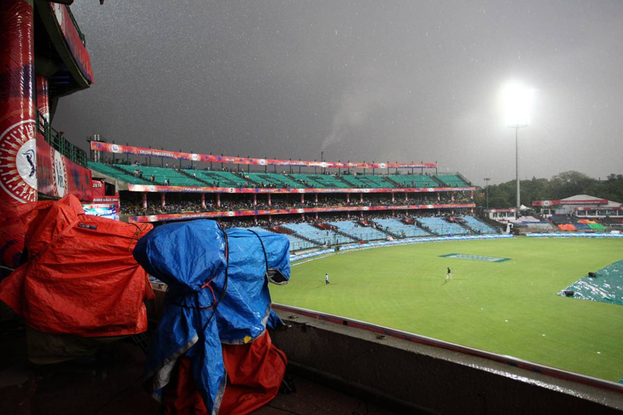 Rain interrupted Delhi Daredevils 13 overs into their innings, Delhi Daredevils v Sunrisers Hyderabad, IPL 2014, Delhi, May 10, 2014