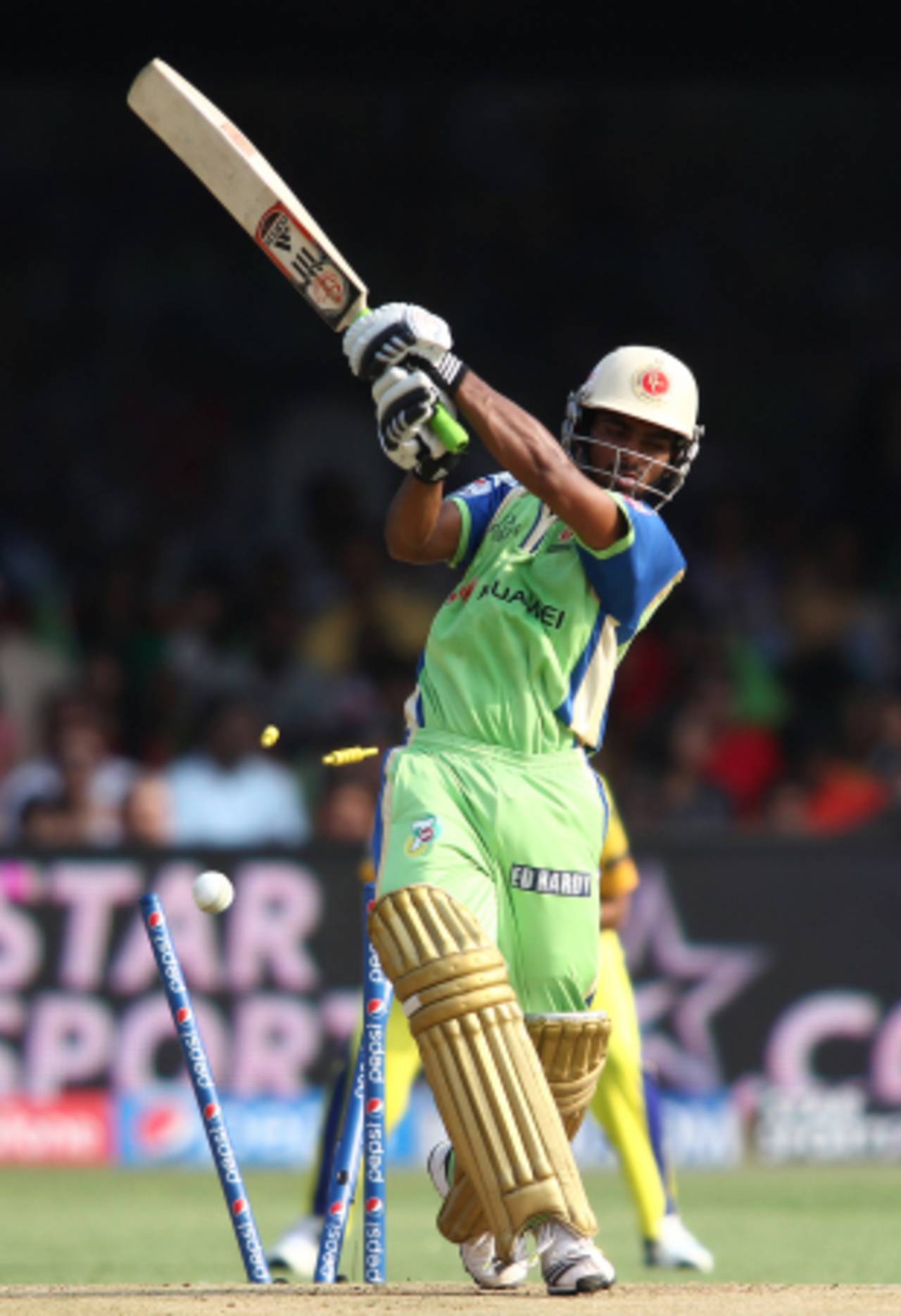 Vijay Zol was bowled for 13, Royal Challengers Bangalore v Chennai Super Kings, IPL 2014, Bangalore, May 24, 2014