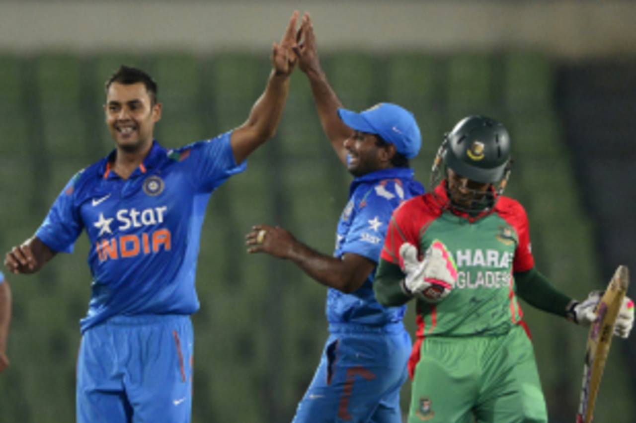 Mushfiqur Rahim's wicket for 11 triggered the Bangladesh collapse&nbsp;&nbsp;&bull;&nbsp;&nbsp;AFP
