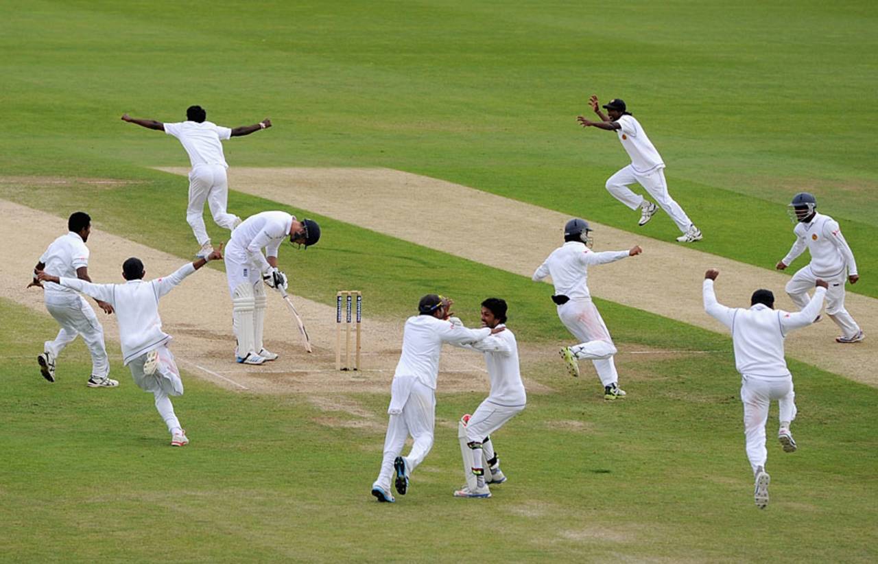 Sri Lanka go crazy after last man James Anderson falls with a ball to spare, England v Sri Lanka, 2nd Investec Test, Headingley, 5th day, June 24, 2014