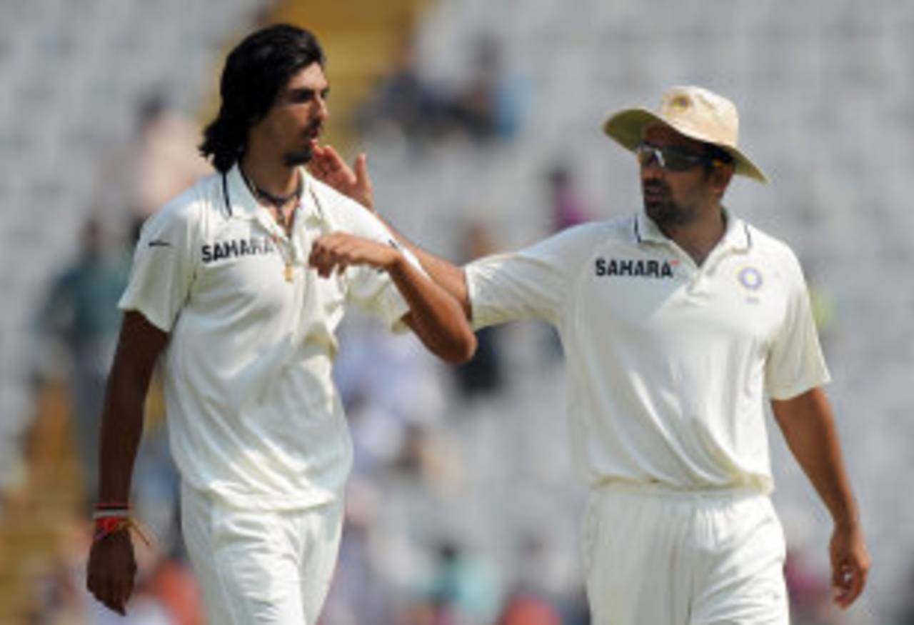 Zaheer Khan talks to Ishant Sharma, India v Australia, 1st Test, Mohali, 4th day, October 4, 2010