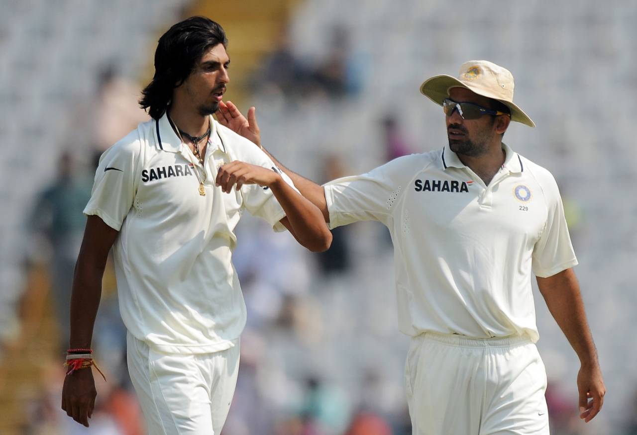 Zaheer Khan talks to Ishant Sharma, India v Australia, 1st Test, Mohali, 4th day, October 4, 2010
