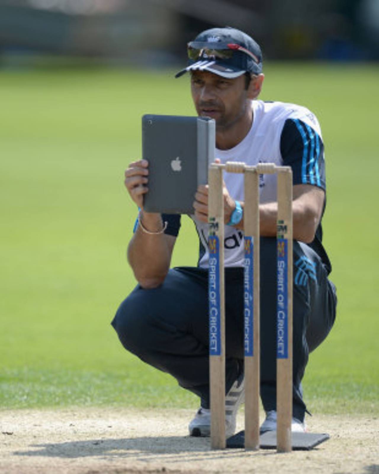 Mark Ramprakash takes guard with an iPad&nbsp;&nbsp;&bull;&nbsp;&nbsp;Getty Images