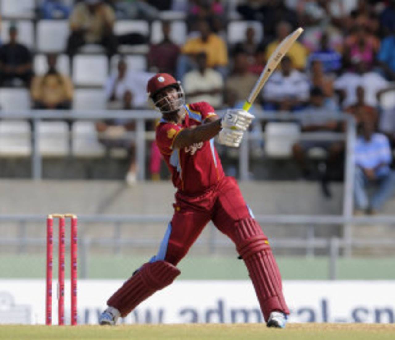 Darren Sammy takes the aerial route, West Indies v New Zealand, 2nd T20I, Dominica, July 6, 2014