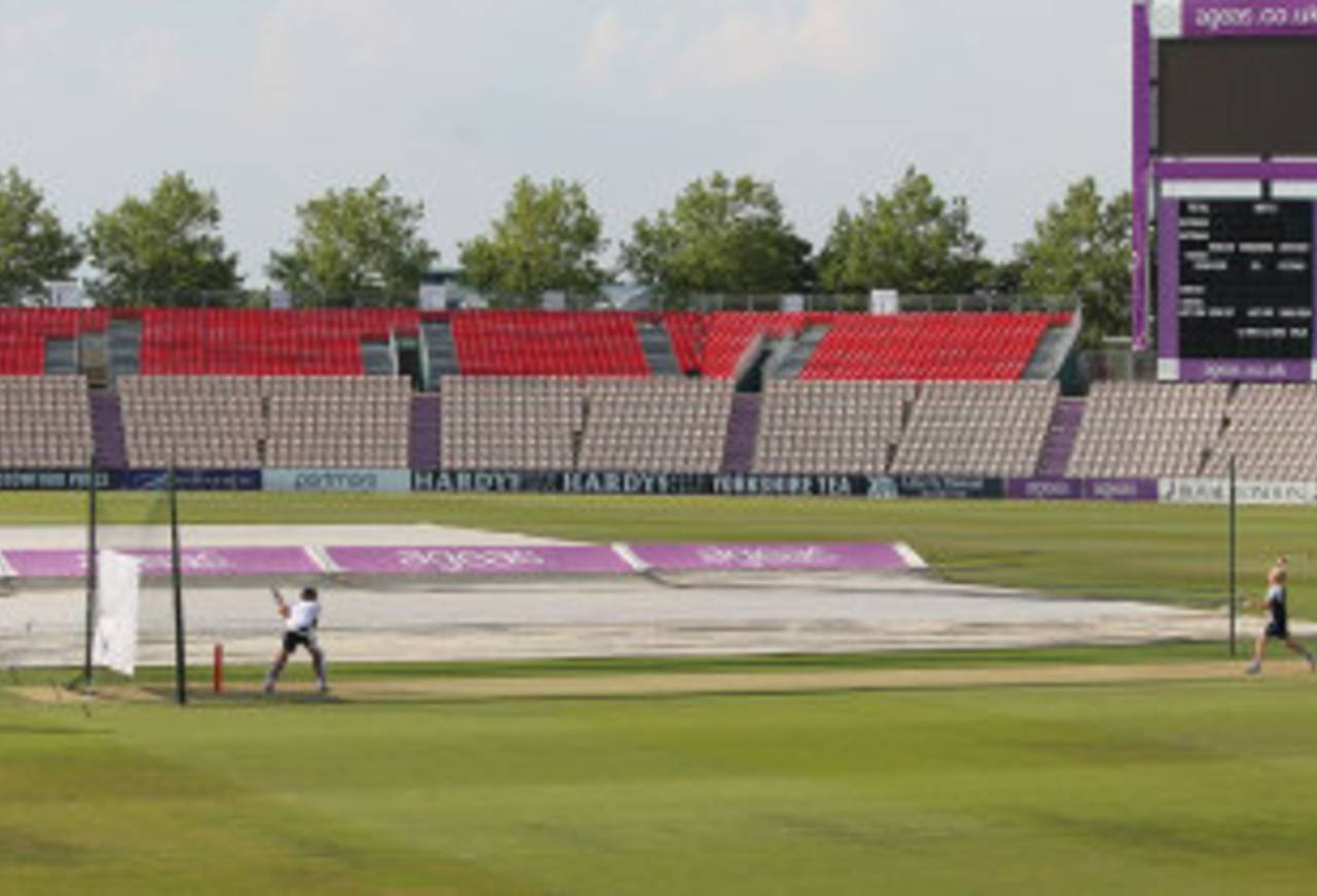 Alastair Cook gets throwdowns from Peter Moores, Ageas Bowl, July 24, 2014