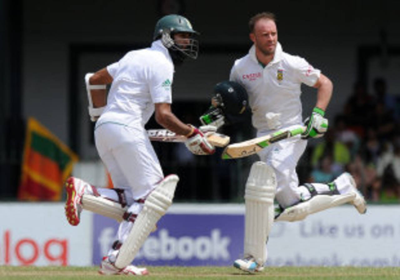 Hashim Amla and AB de Villiers added 79 for the fourth wicket in more than 30 overs, as South Africa looked to run down the clock on the third day&nbsp;&nbsp;&bull;&nbsp;&nbsp;AFP