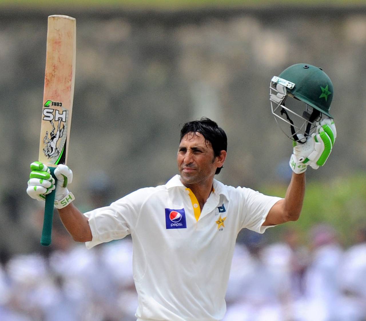 Younis Khan signals his 150, Sri Lanka v Pakistan, 1st Test, Galle, 2nd day, August 7, 2014