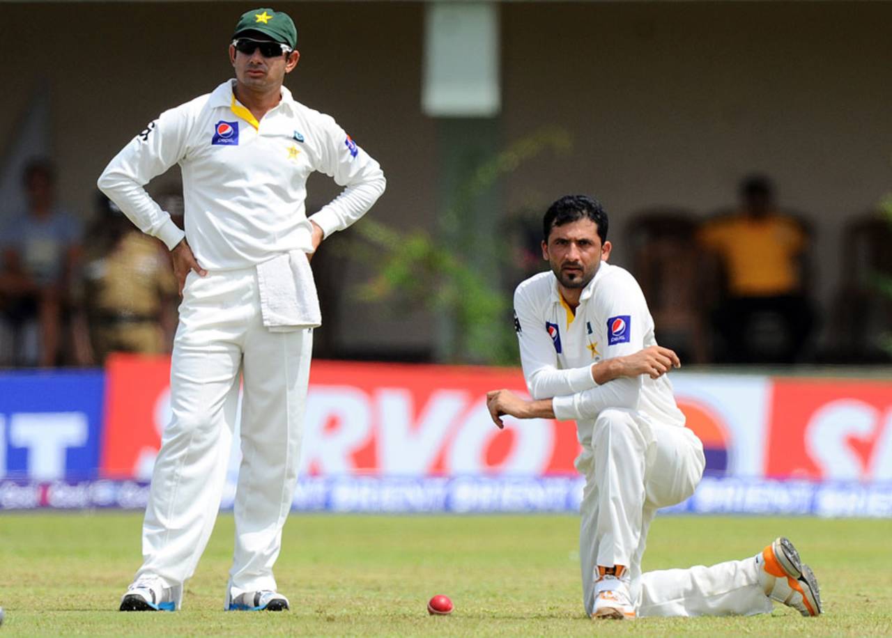 It was a tough day in the field for Saeed Ajmal and Junaid Khan, Sri Lanka v Pakistan, 1st Test, Galle, 4th day, August 9, 2014
