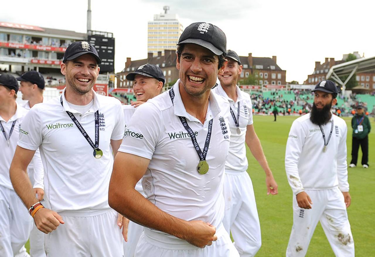 Alastair Cook leads England on their lap of honour, England v India, 5th Investec Test, The Oval, 3rd day, August 17, 2014