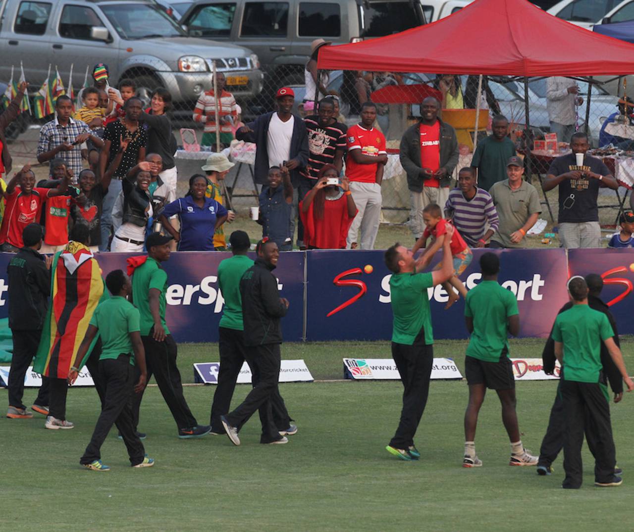 The Zimbabwe players take a victory lap around the ground, Zimbabwe v Australia, tri-series, Harare, August 31, 2014