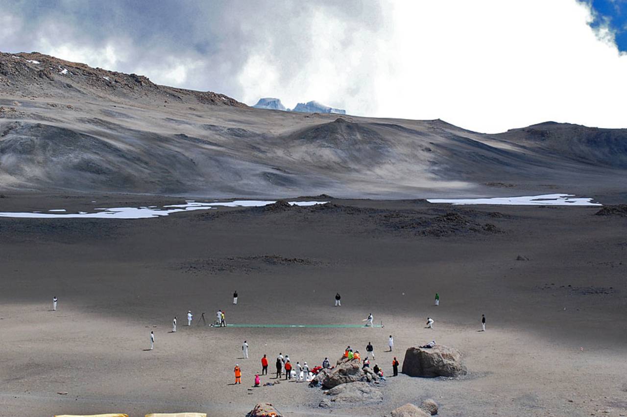 A world-record attempt for the highest cricket match took place on Kilimanjaro&nbsp;&nbsp;&bull;&nbsp;&nbsp;AFP